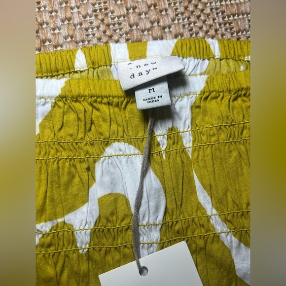 A New Day Women's Smocked Slim Fit Crop Top, Yellow, Size M, Brand New,NWT - Picture 2 of 7